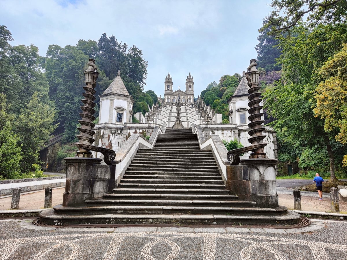 Calle, edificio, monumento o paisaje del centro histórico de Oporto