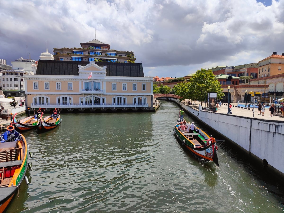 Calle, edificio, monumento o paisaje del centro histórico de Oporto