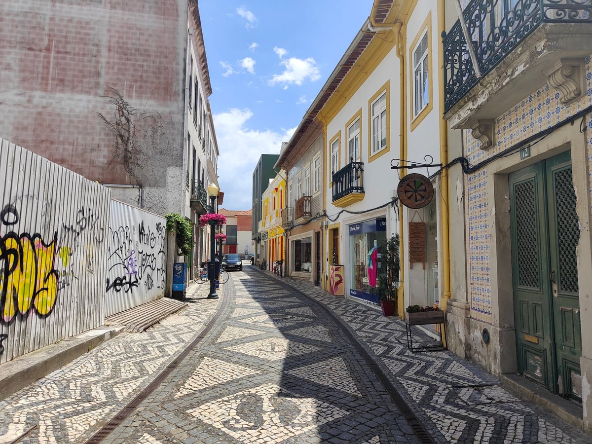 Calle, edificio, monumento o paisaje del centro histórico de Oporto