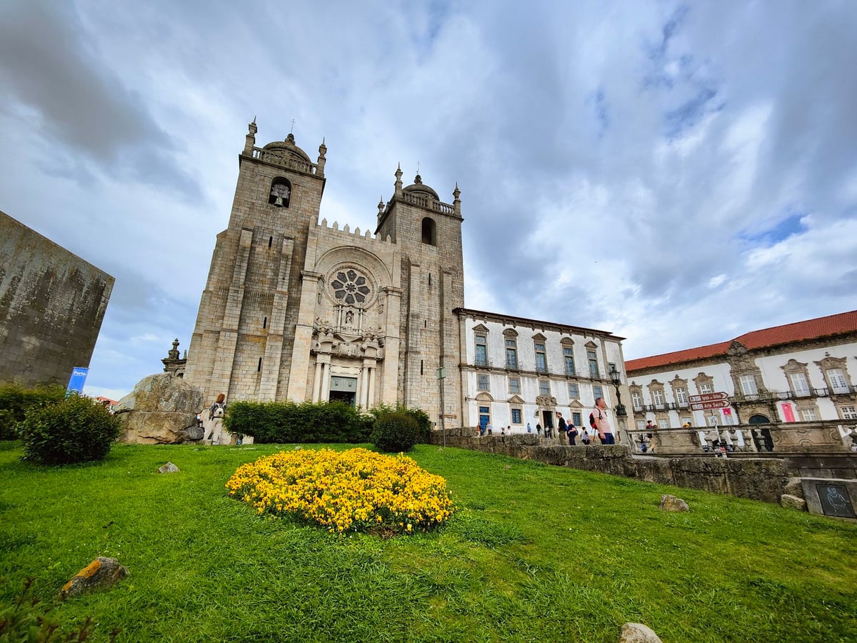 Calle, edificio, monumento o paisaje del centro histórico de Oporto