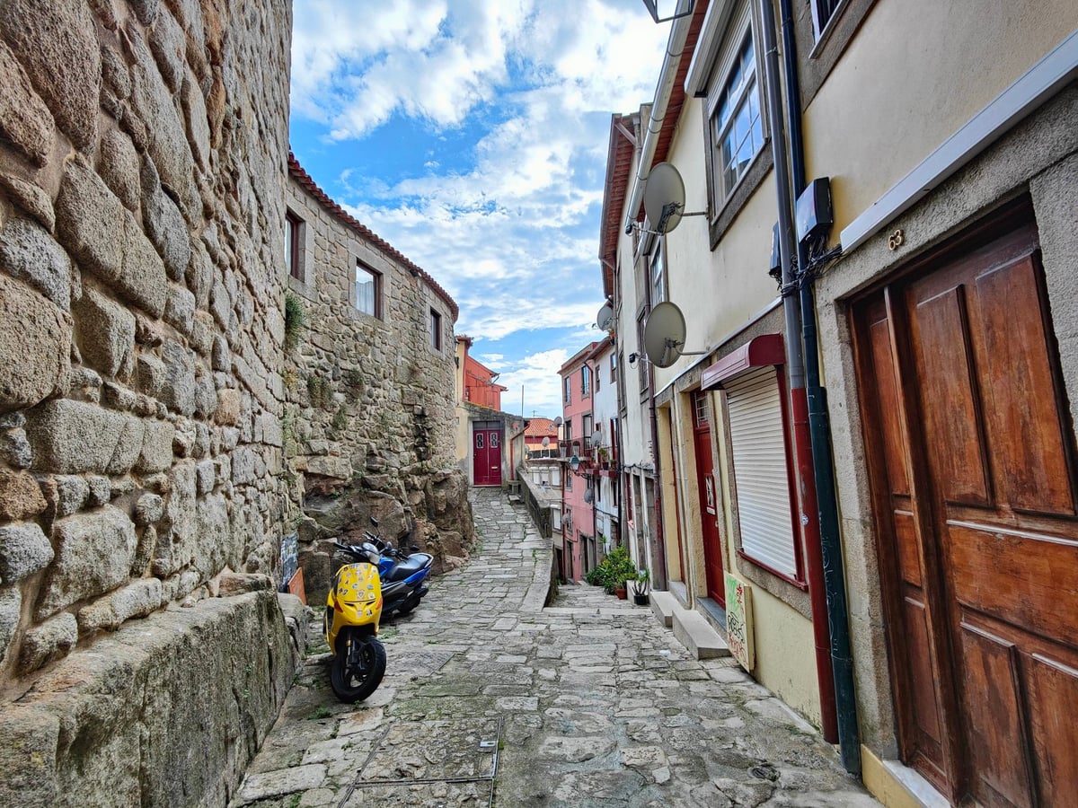 Calle, edificio, monumento o paisaje del centro histórico de Oporto