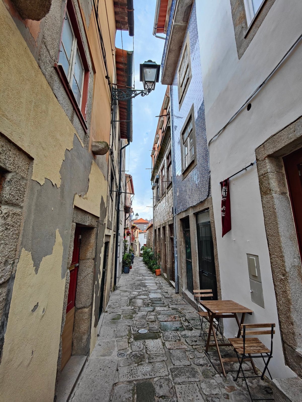 Calle, edificio, monumento o paisaje del centro histórico de Oporto