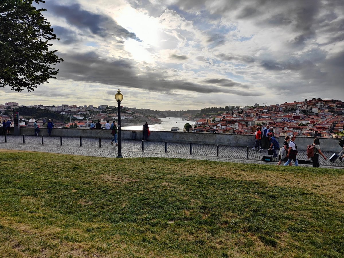 Calle, edificio, monumento o paisaje del centro histórico de Oporto
