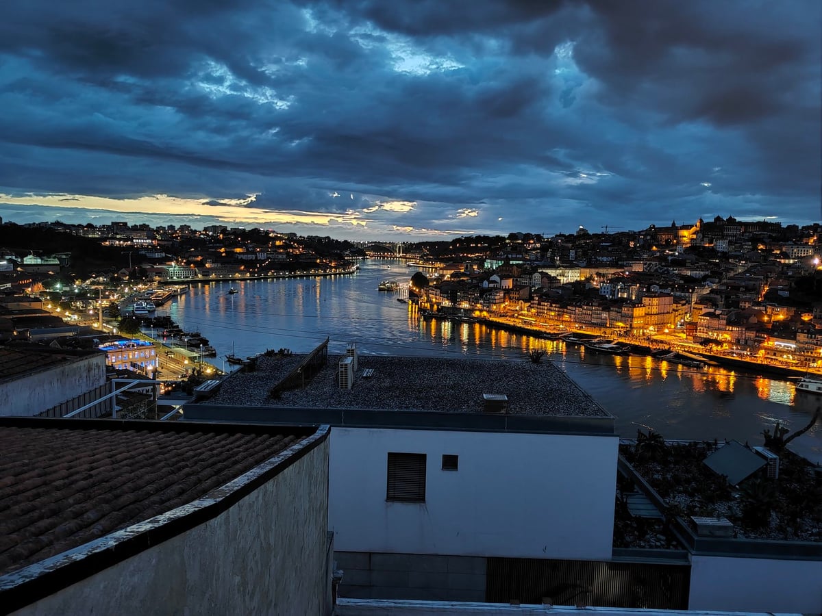 Calle, edificio, monumento o paisaje del centro histórico de Oporto