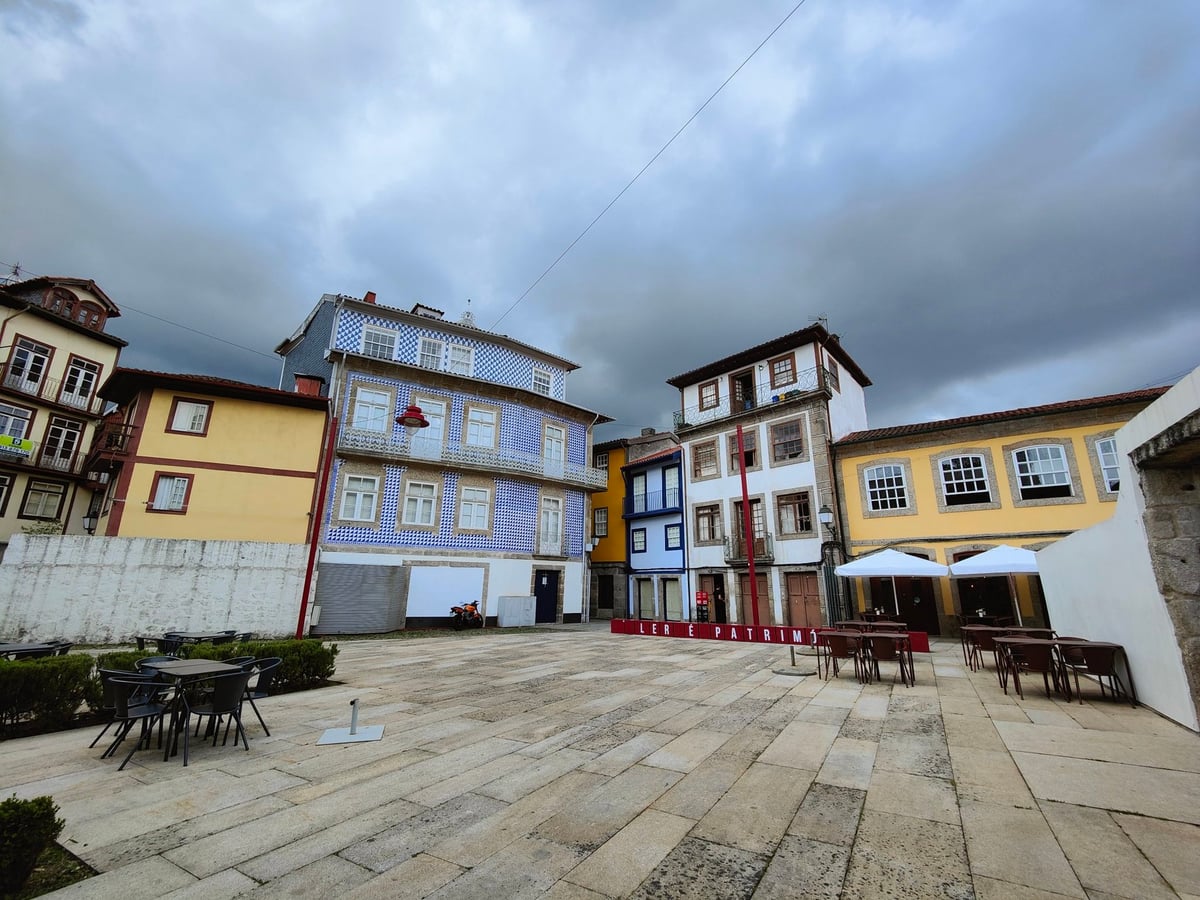 Calle, edificio, monumento o paisaje del centro histórico de Oporto