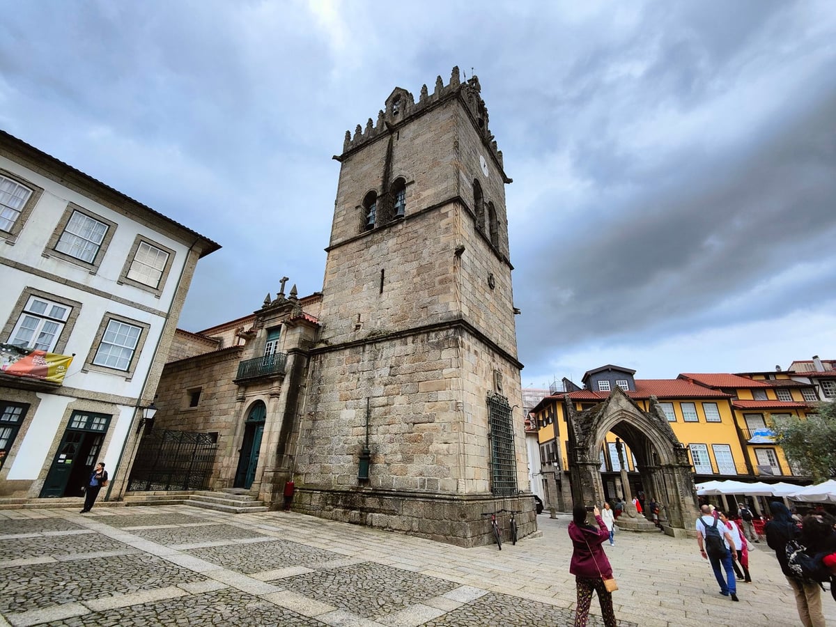 Calle, edificio, monumento o paisaje del centro histórico de Oporto