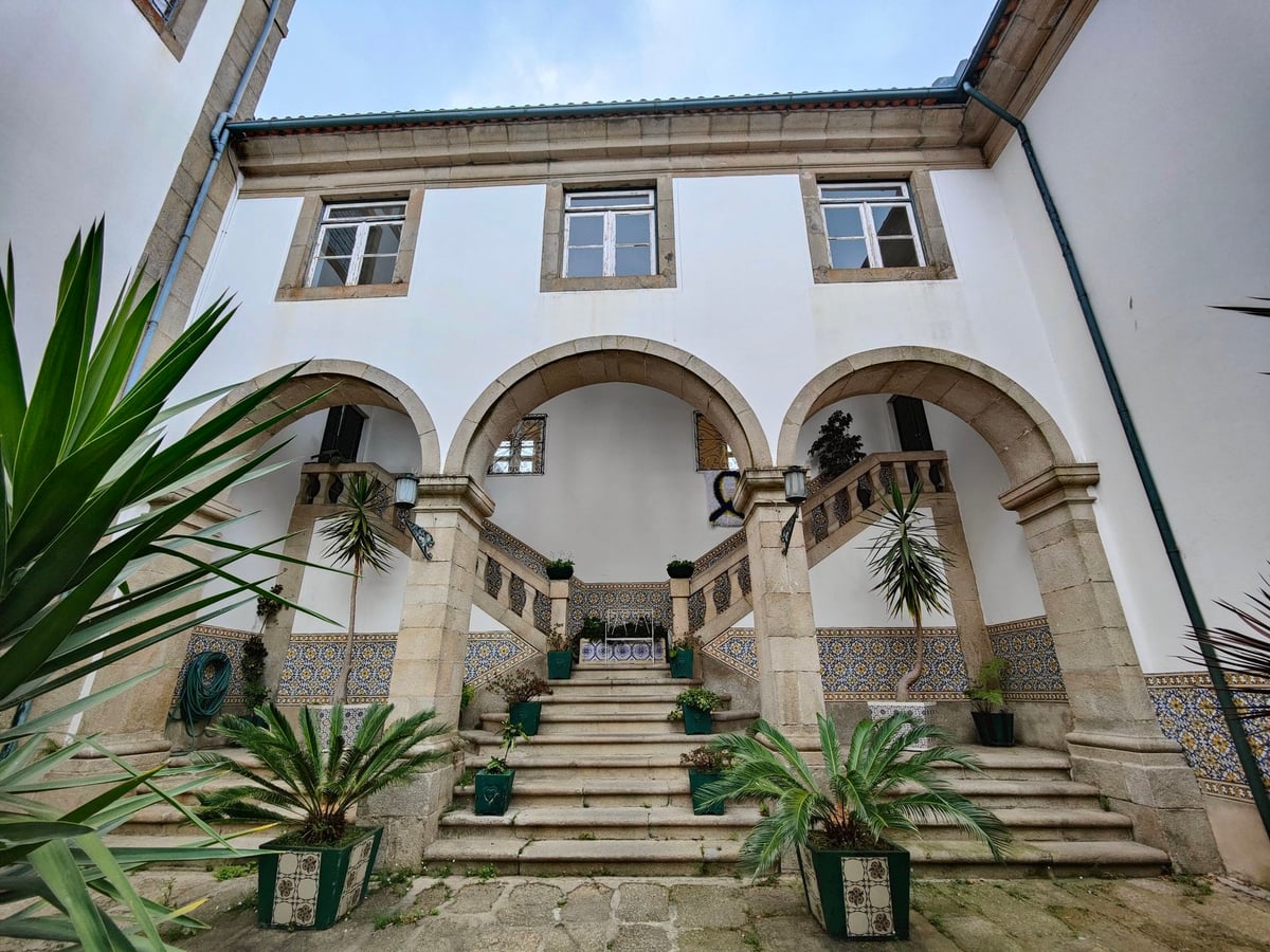 Calle, edificio, monumento o paisaje del centro histórico de Oporto