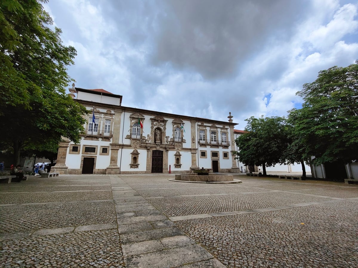Calle, edificio, monumento o paisaje del centro histórico de Oporto