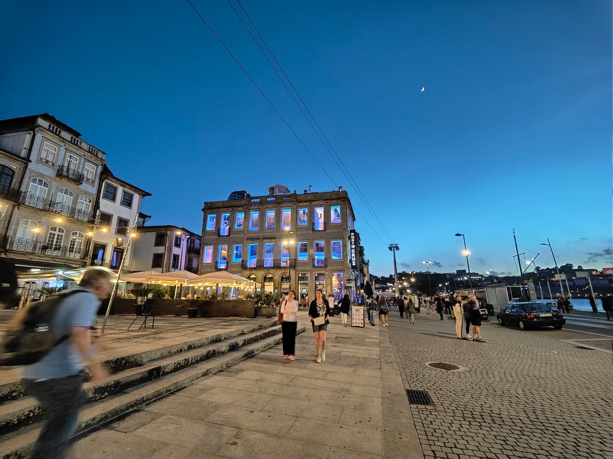 Calle, edificio, monumento o paisaje del centro histórico de Oporto