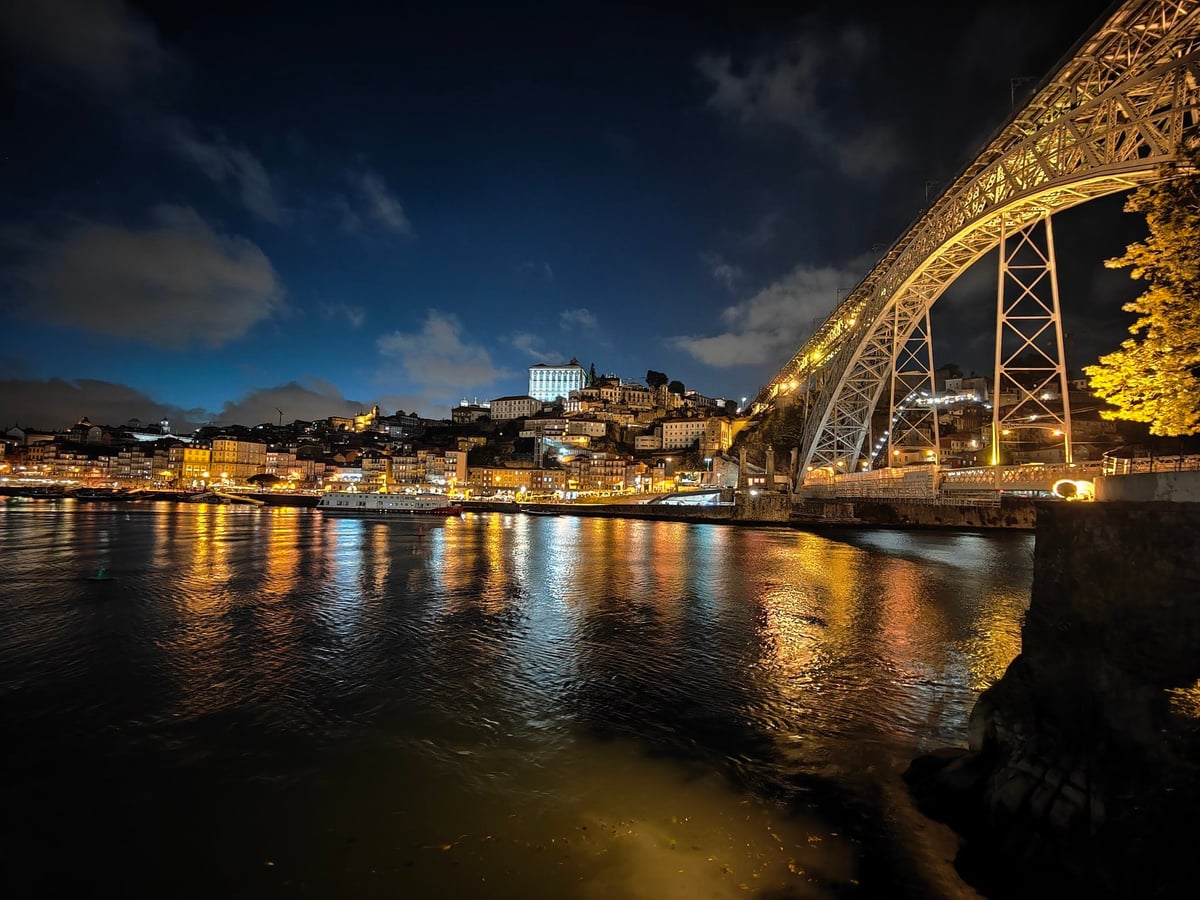 Calle, edificio, monumento o paisaje del centro histórico de Oporto