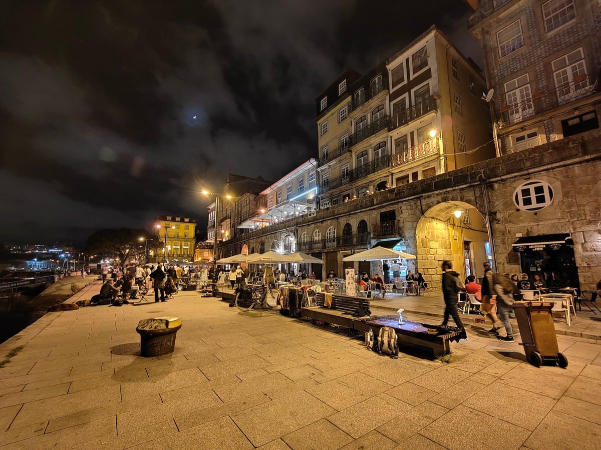 Calle, edificio, monumento o paisaje del centro histórico de Oporto