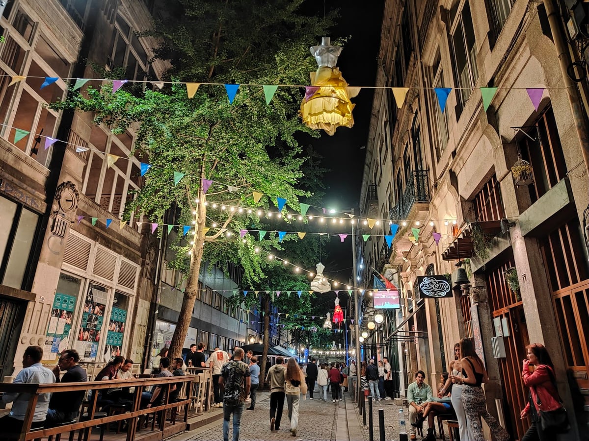 Calle, edificio, monumento o paisaje del centro histórico de Oporto