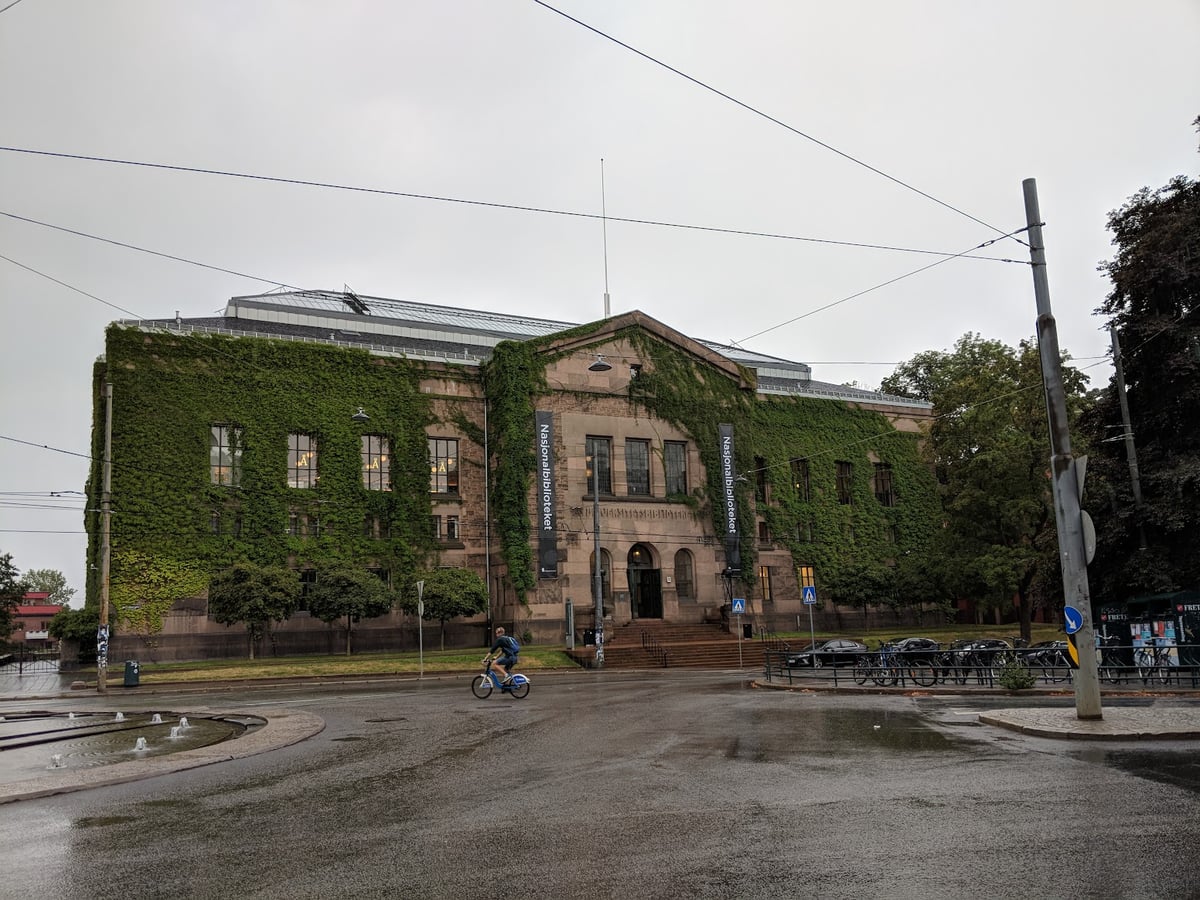 Calle, edificio, paisaje o monumento de Oslo