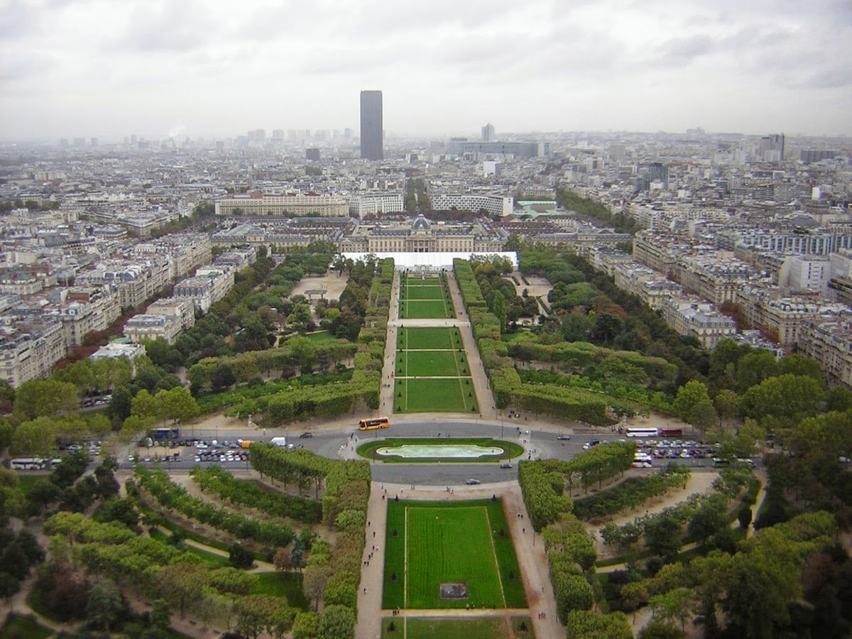 Vistas de París desde lo alto de la Torre Eiffel.