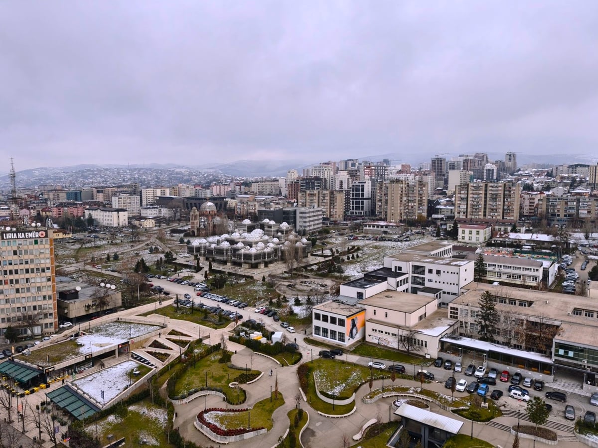 Monumento Newborn en Pristina.