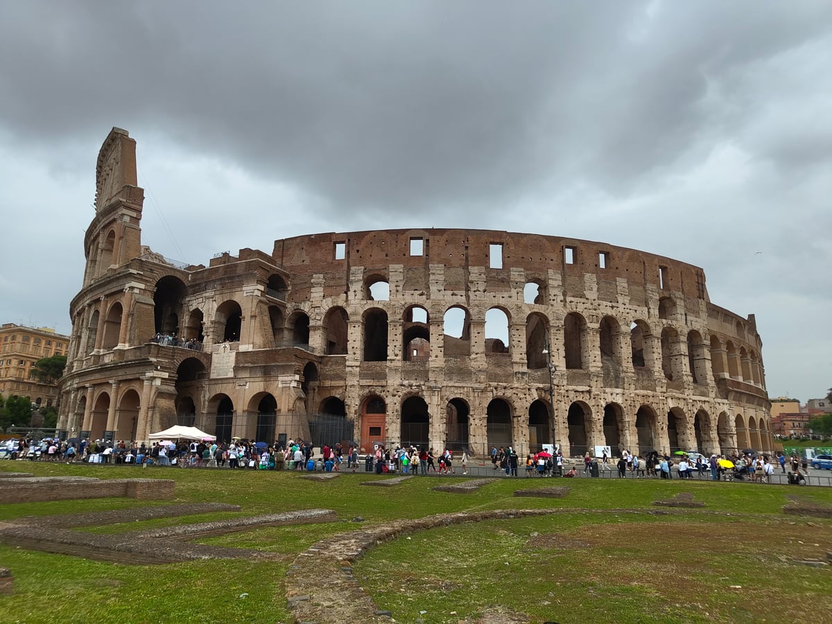 Coliseo de Roma y sus estructuras arqueológicas