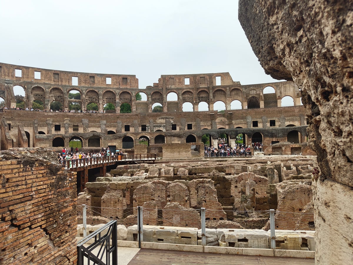 Coliseo de Roma y sus estructuras arqueológicas