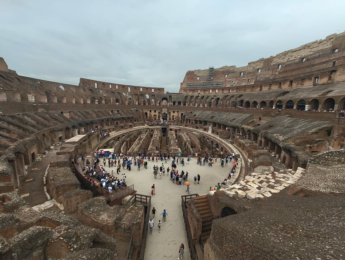 Coliseo de Roma y sus estructuras arqueológicas