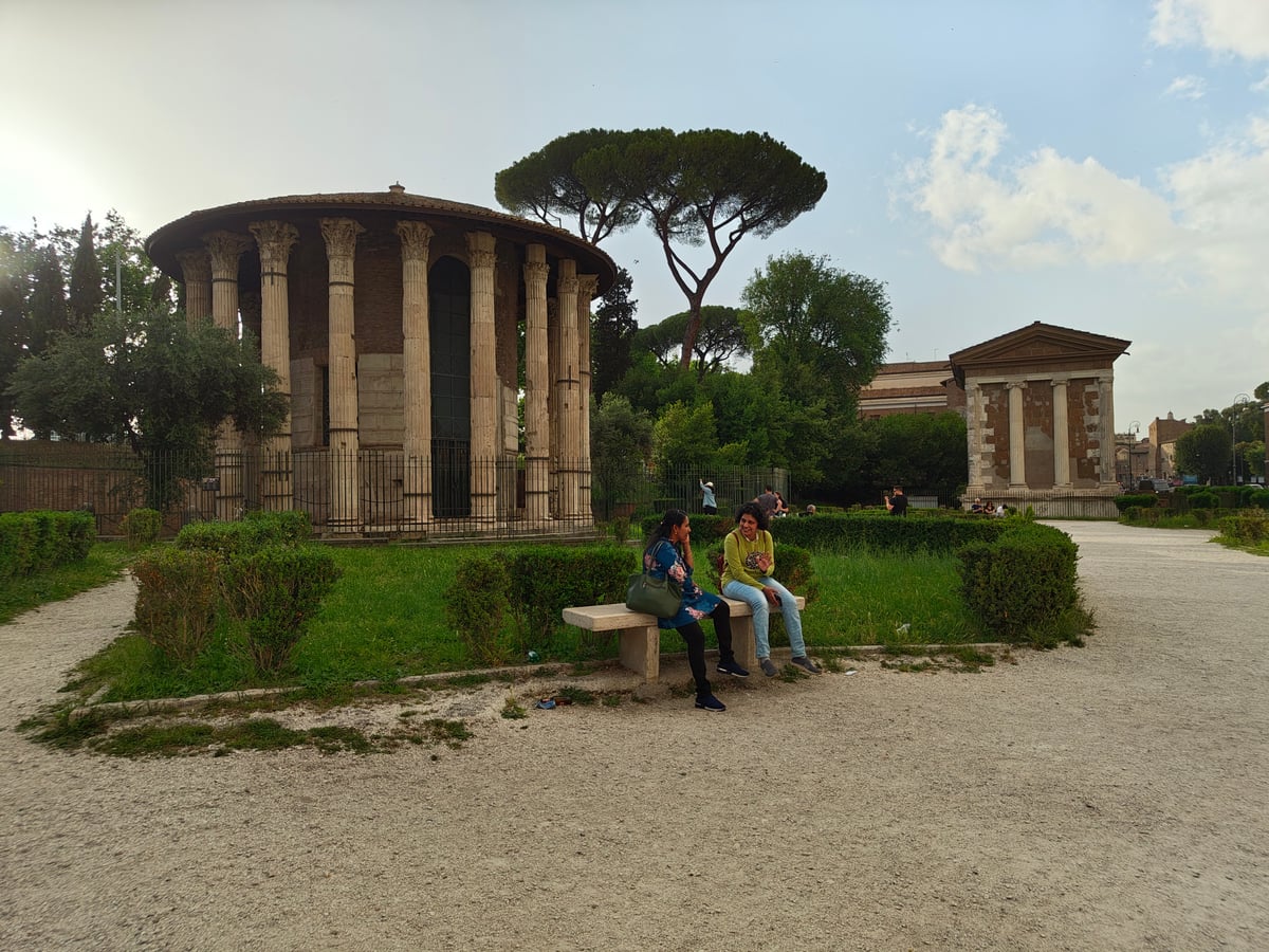 Monumentos y jardines de una zona arqueológica de Roma
