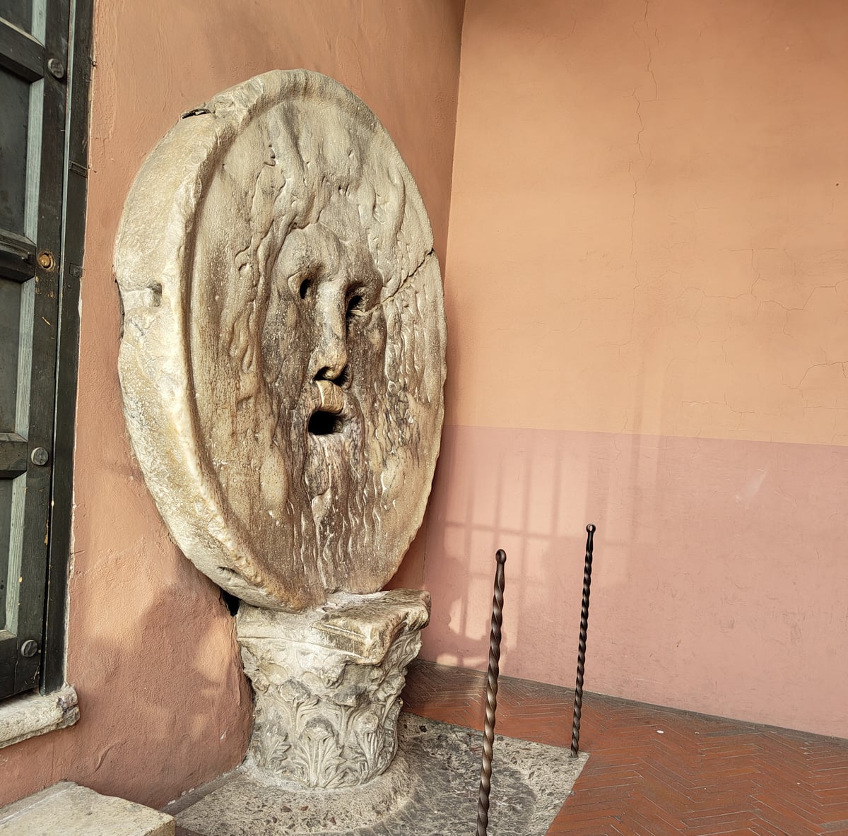 Monumentos y jardines de una zona arqueológica de Roma