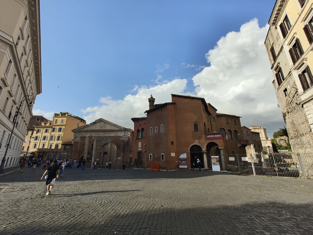 Plaza y edificios históricos de Roma