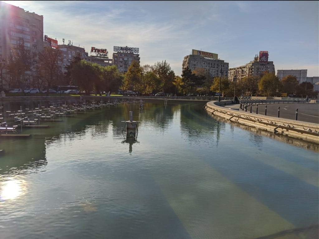 El Boulevard Unirii de Bucarest, la ancha avenida que Ceaușescu concibió como copia de los Campos Elíseos, con el Palacio del Parlamento al fondo