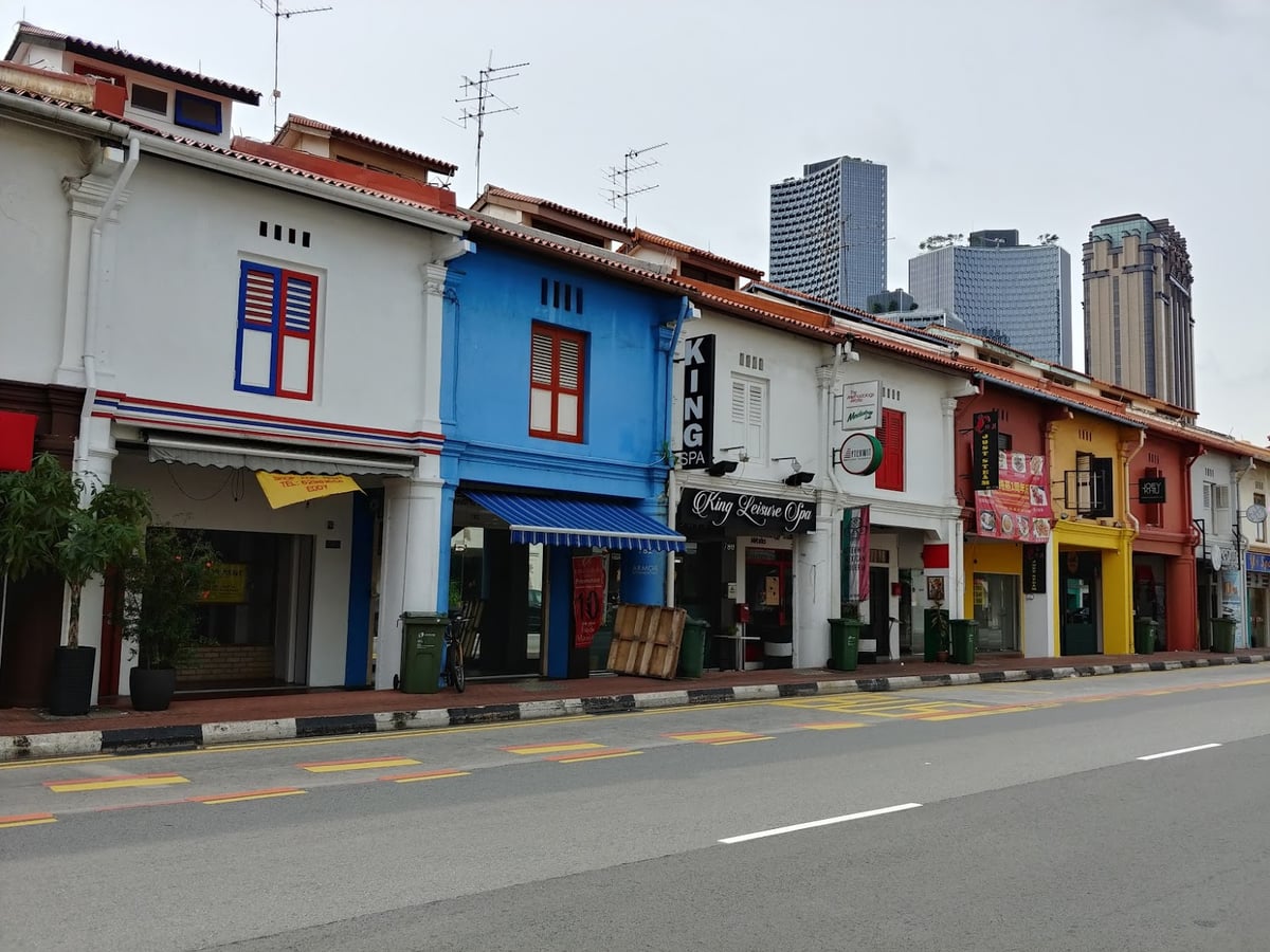 Edificios históricos y calles del centro de Singapur