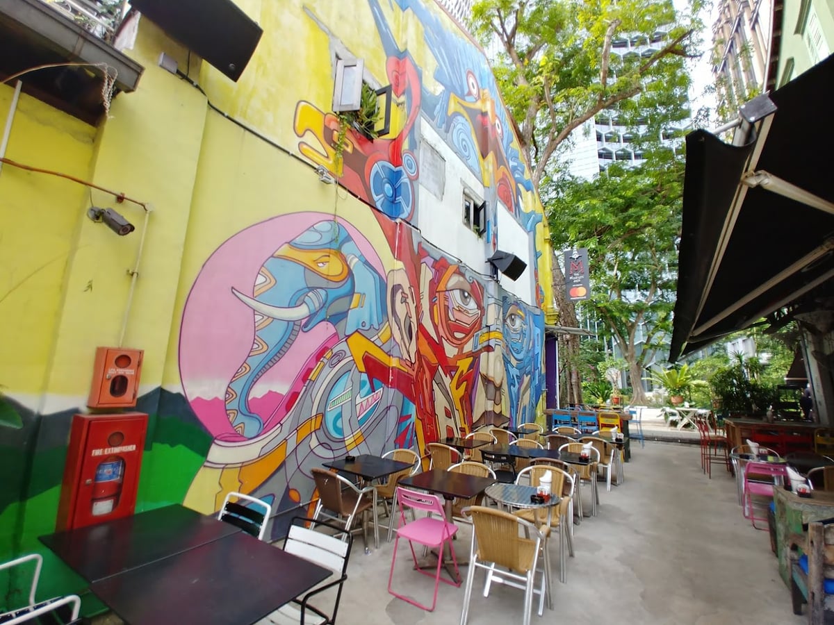 Edificios históricos y calles del centro de Singapur