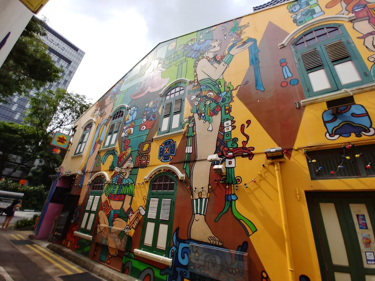 Edificios históricos y calles del centro de Singapur