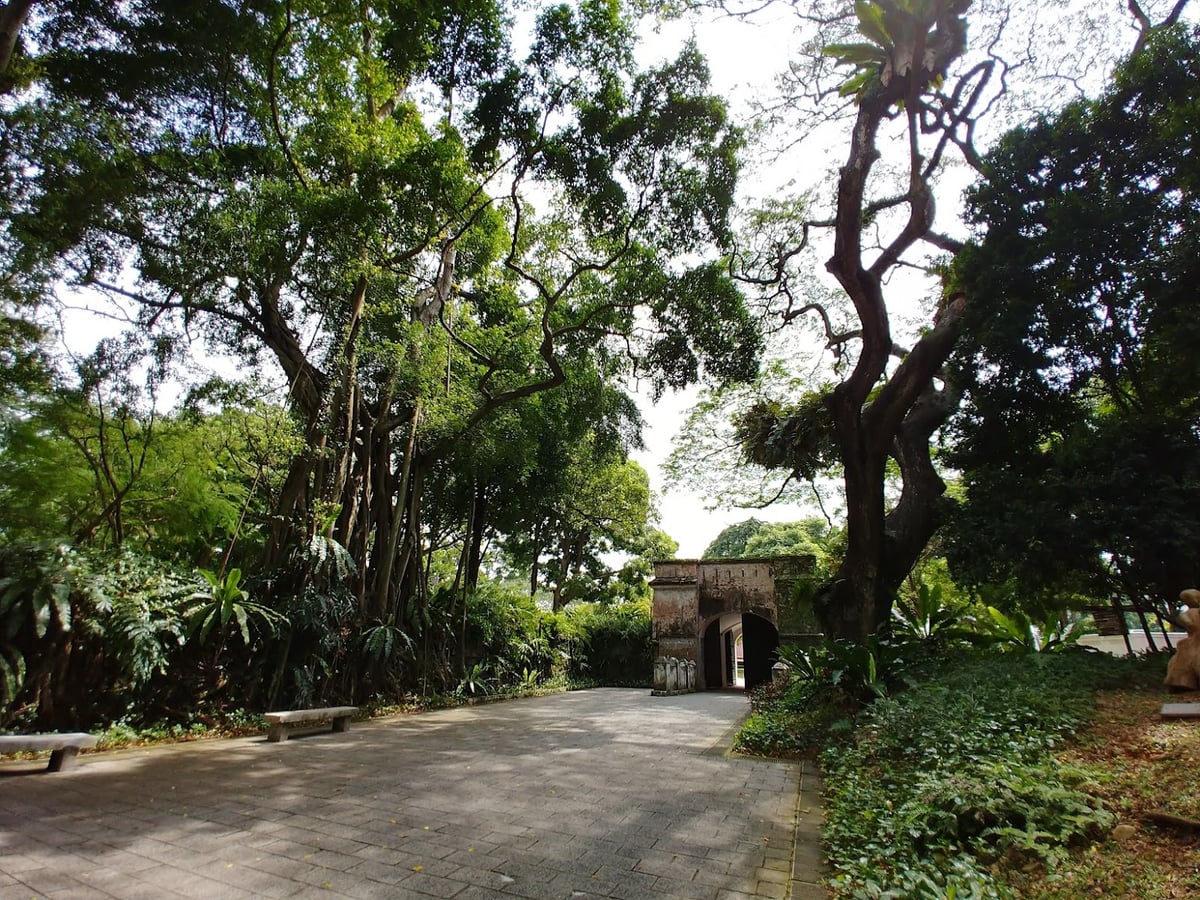 Edificios históricos y calles del centro de Singapur