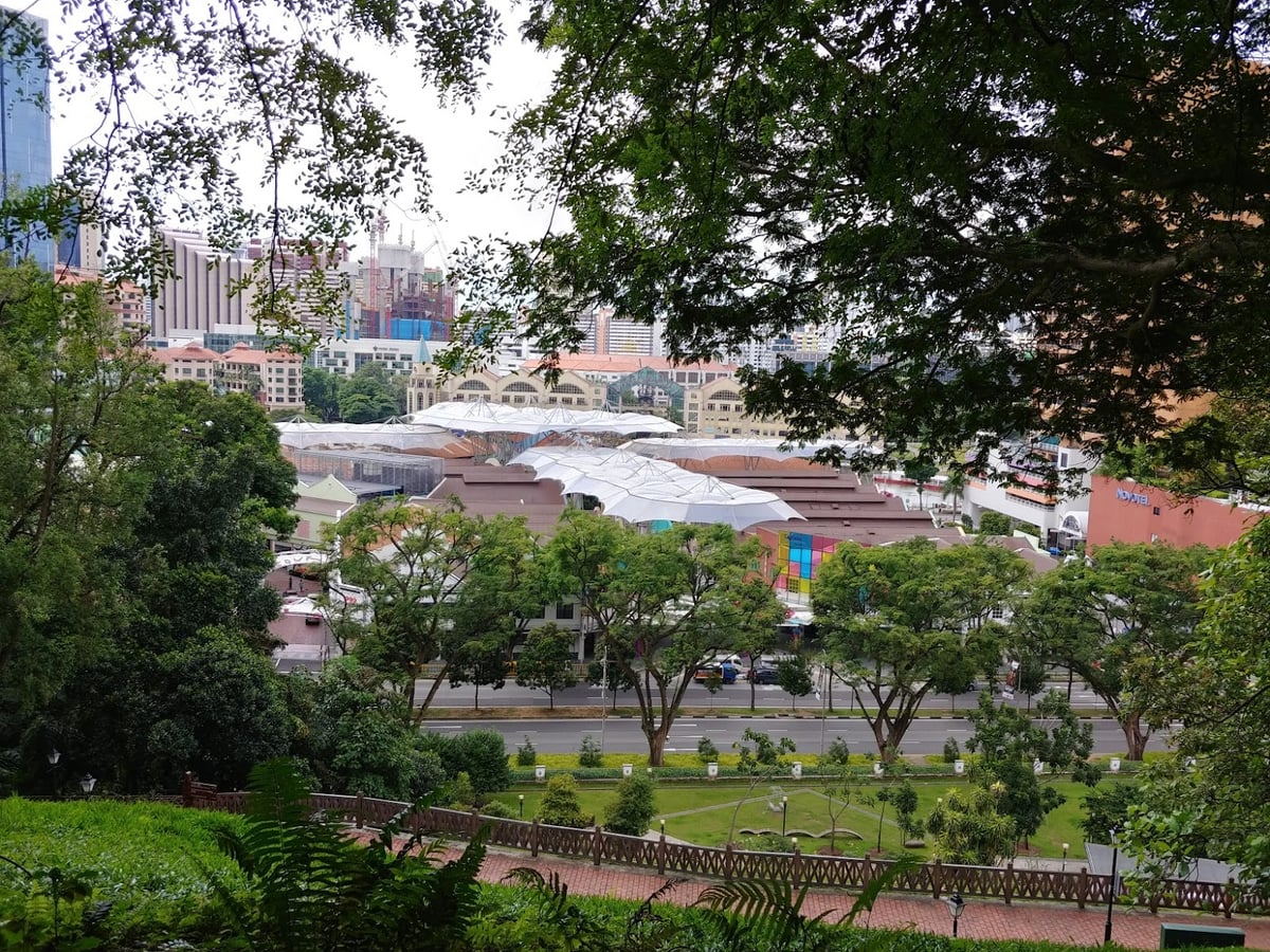 Edificios históricos y calles del centro de Singapur
