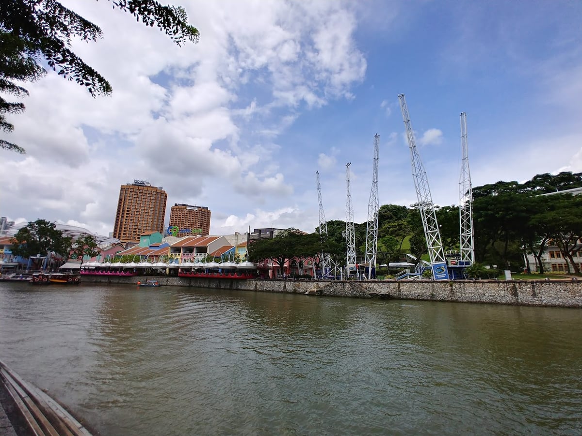 Edificios históricos y calles del centro de Singapur