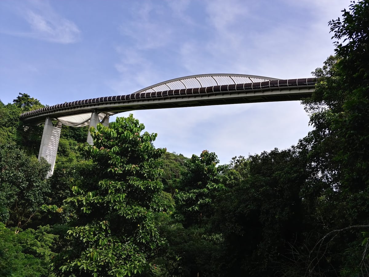 Paisaje de la isla de Sentosa en Singapur con playas, jardines y atracciones