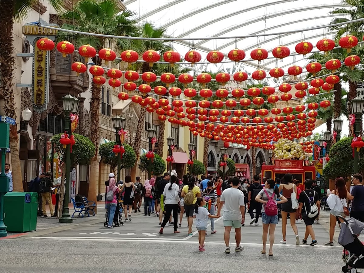 Paisaje de la isla de Sentosa en Singapur con playas, jardines y atracciones