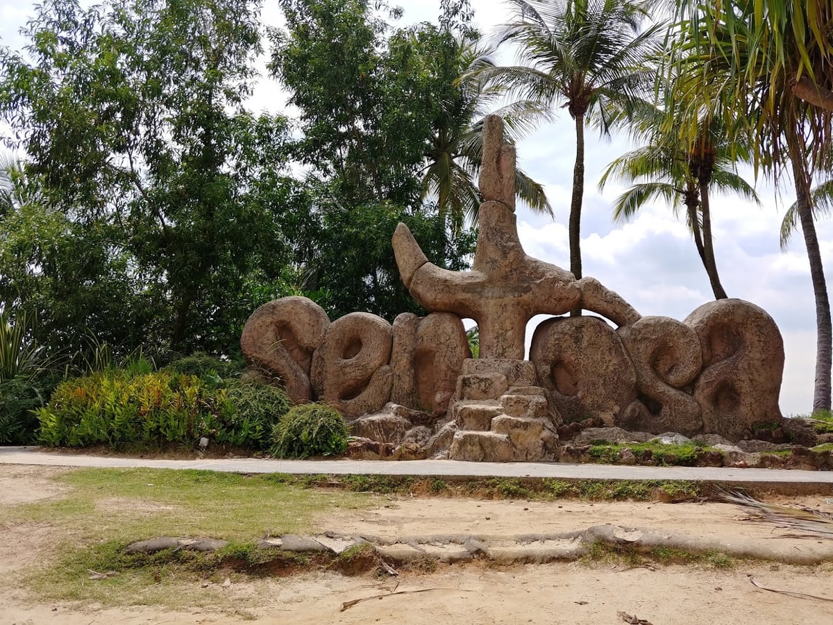 Paisaje de la isla de Sentosa en Singapur con playas, jardines y atracciones
