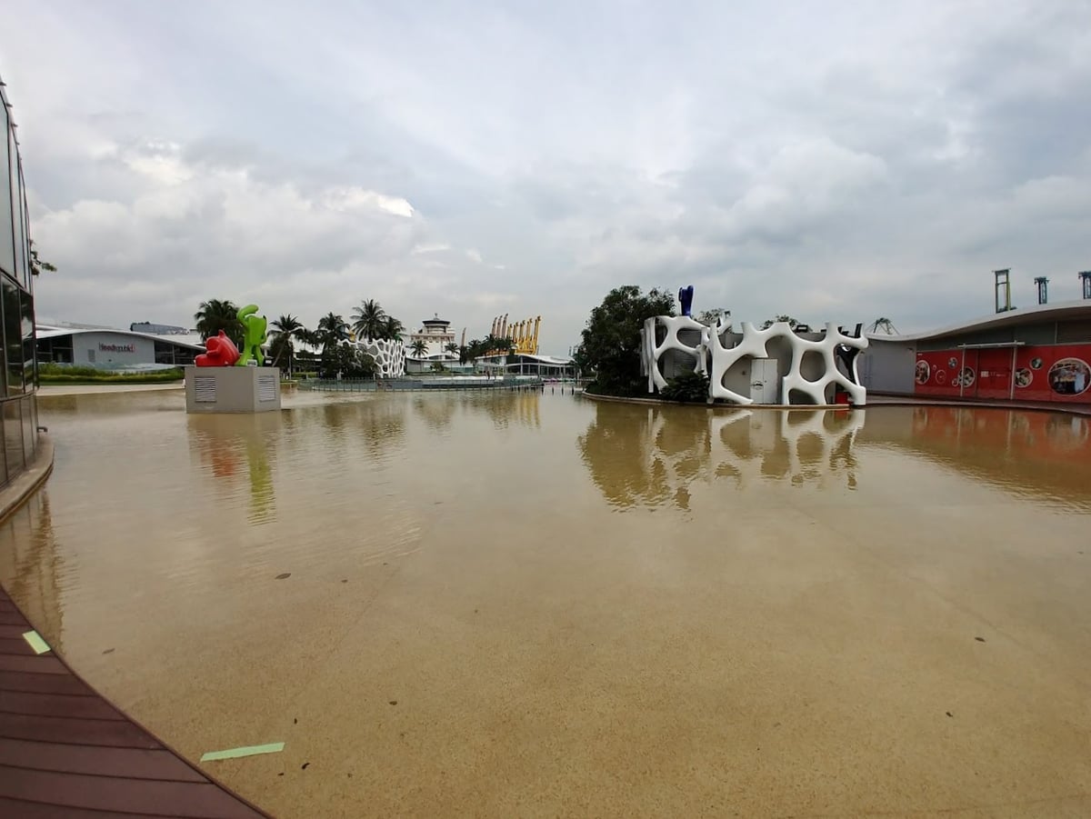 Paisaje de la isla de Sentosa en Singapur con playas, jardines y atracciones
