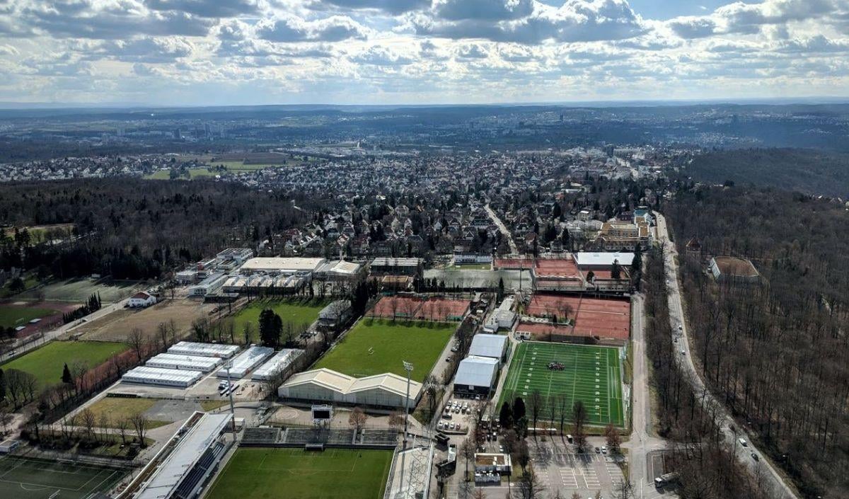 Paisaje urbano de Stuttgart visto desde un punto elevado