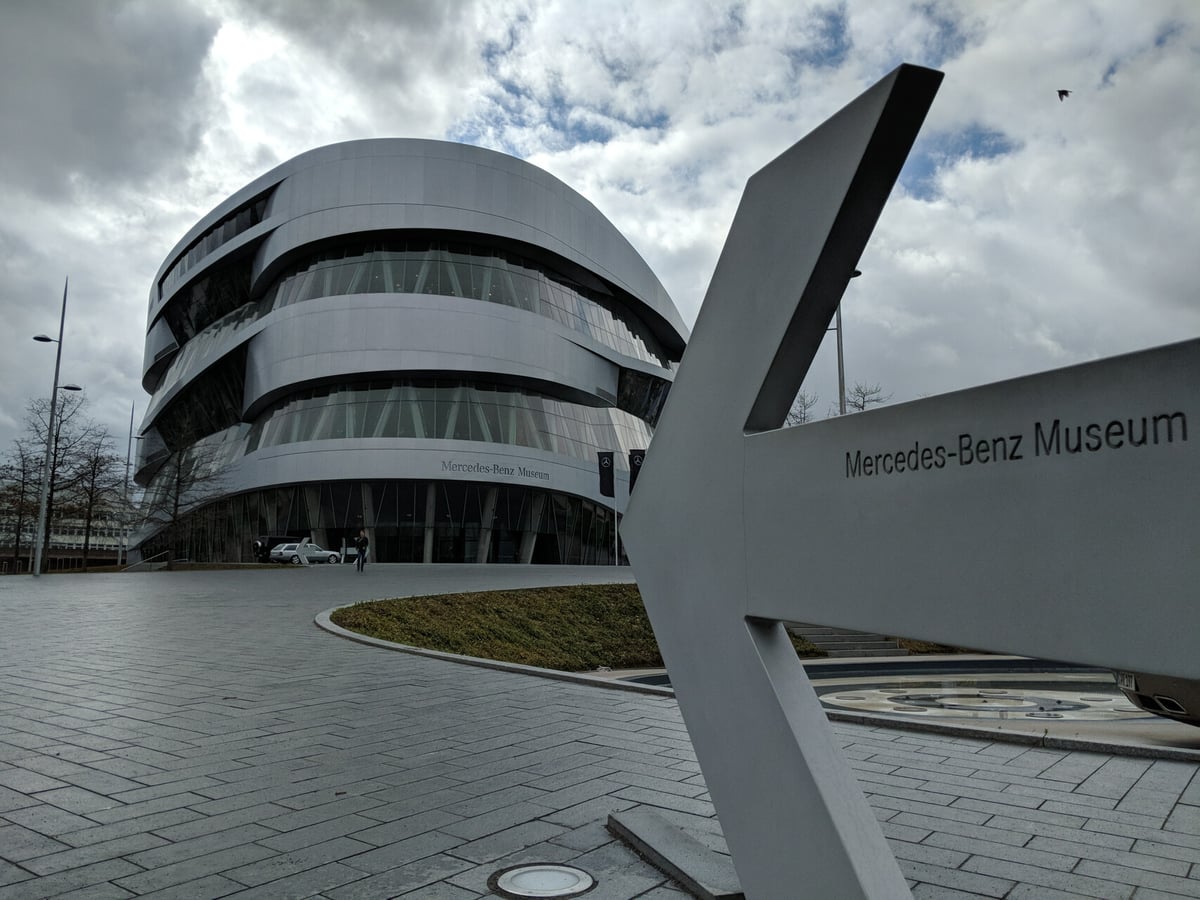 Museo Mercedes-Benz de Stuttgart y vehículos históricos expuestos