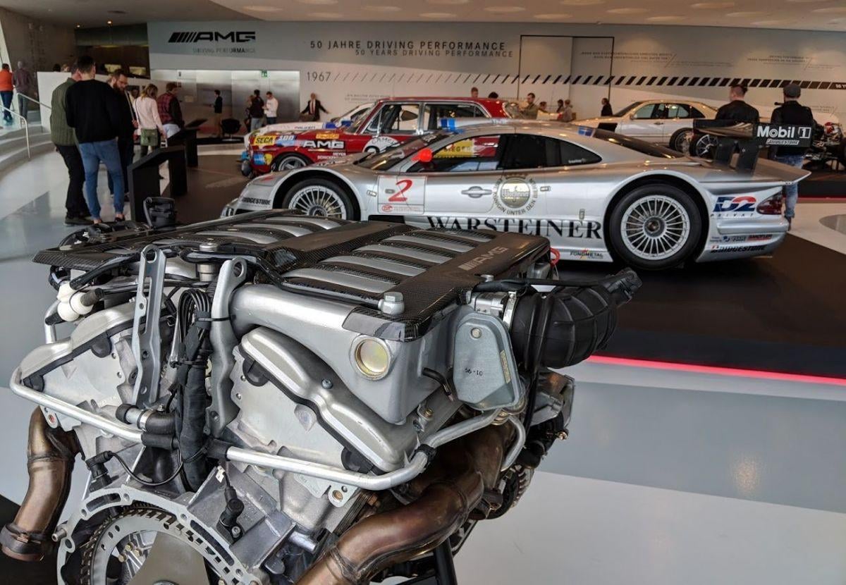 Museo Mercedes-Benz de Stuttgart y vehículos históricos expuestos