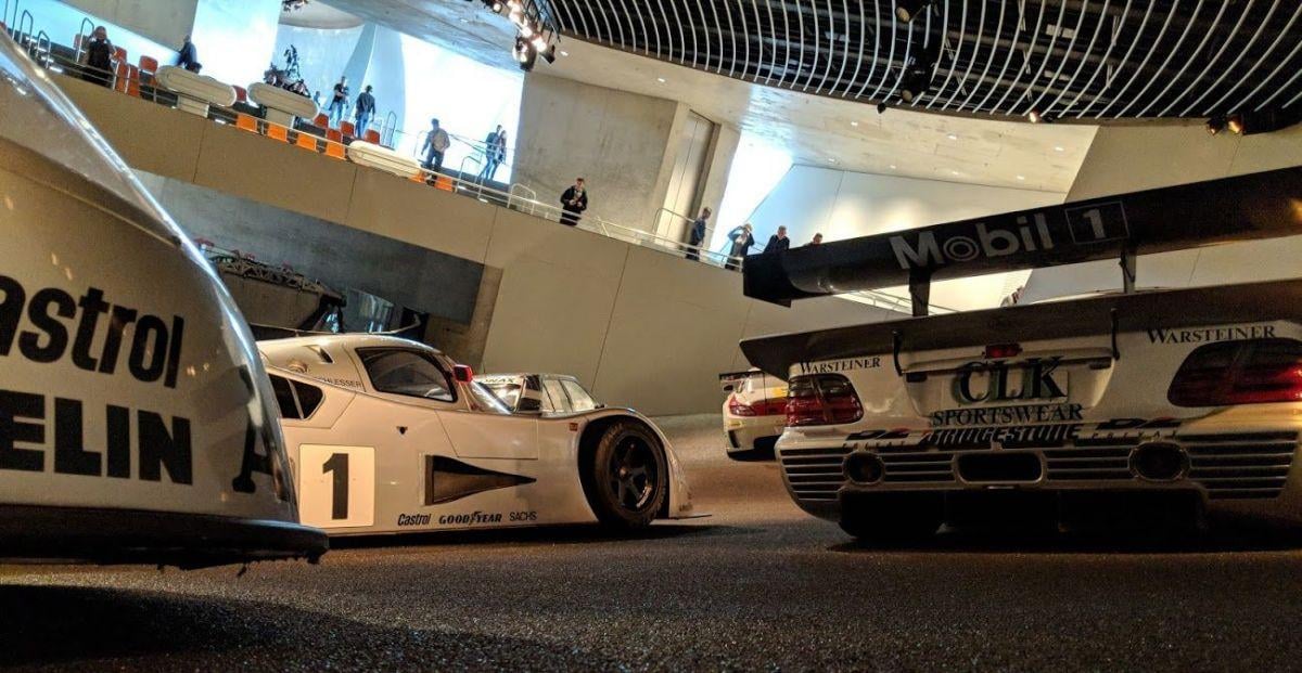 Museo Mercedes-Benz de Stuttgart y vehículos históricos expuestos