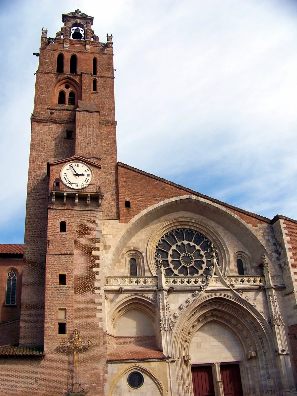 Plaza del Capitolio de Toulouse con el edificio del ayuntamiento