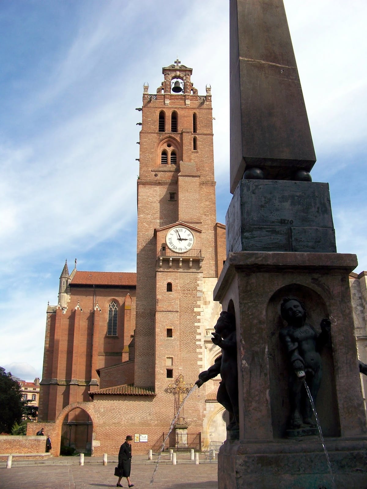 Plaza del Capitolio de Toulouse con el edificio del ayuntamiento