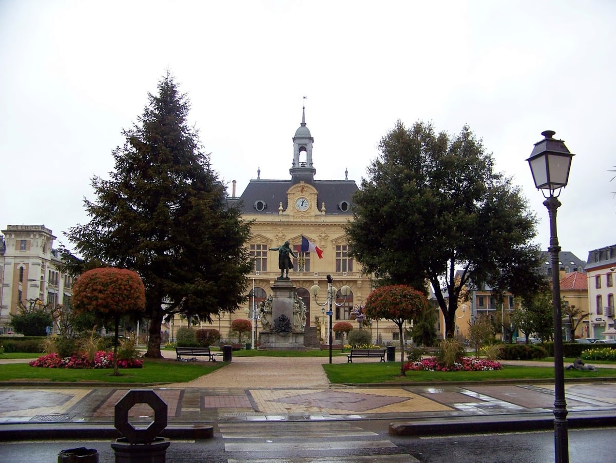Plaza y edificios históricos del centro de Toulouse