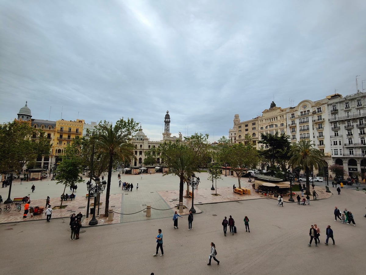 Edificio histórico del centro de Valencia y sus interiores