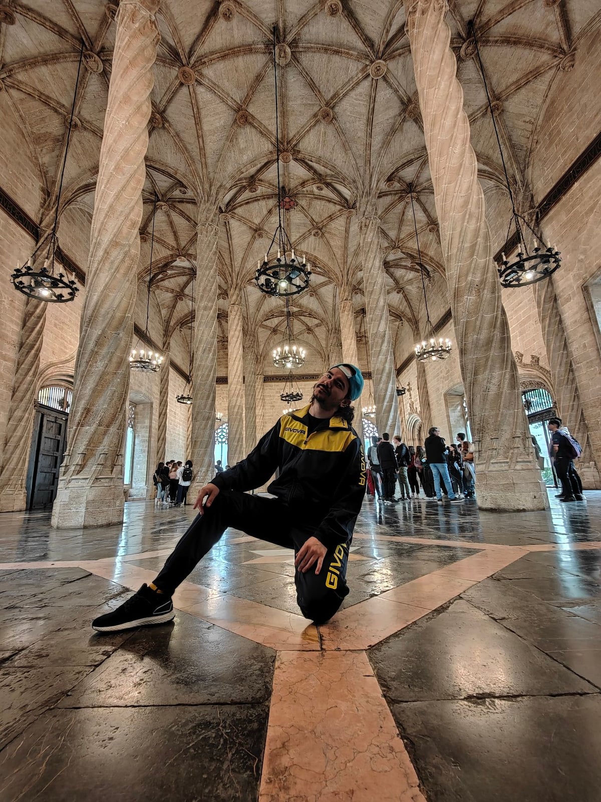 Edificio histórico del centro de Valencia y sus interiores