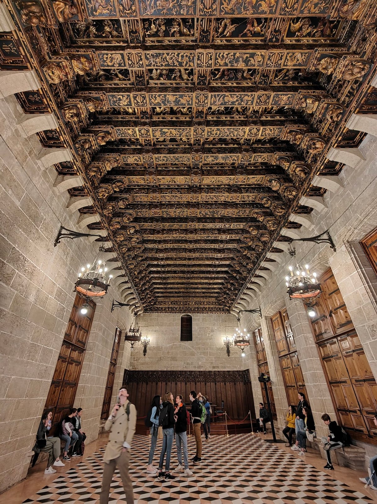 Edificio histórico del centro de Valencia y sus interiores