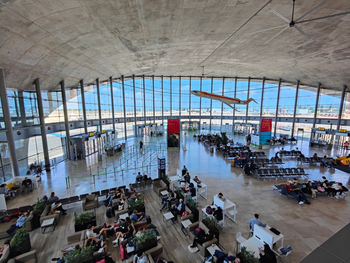 Interior de una estación o recinto cubierto de Valencia