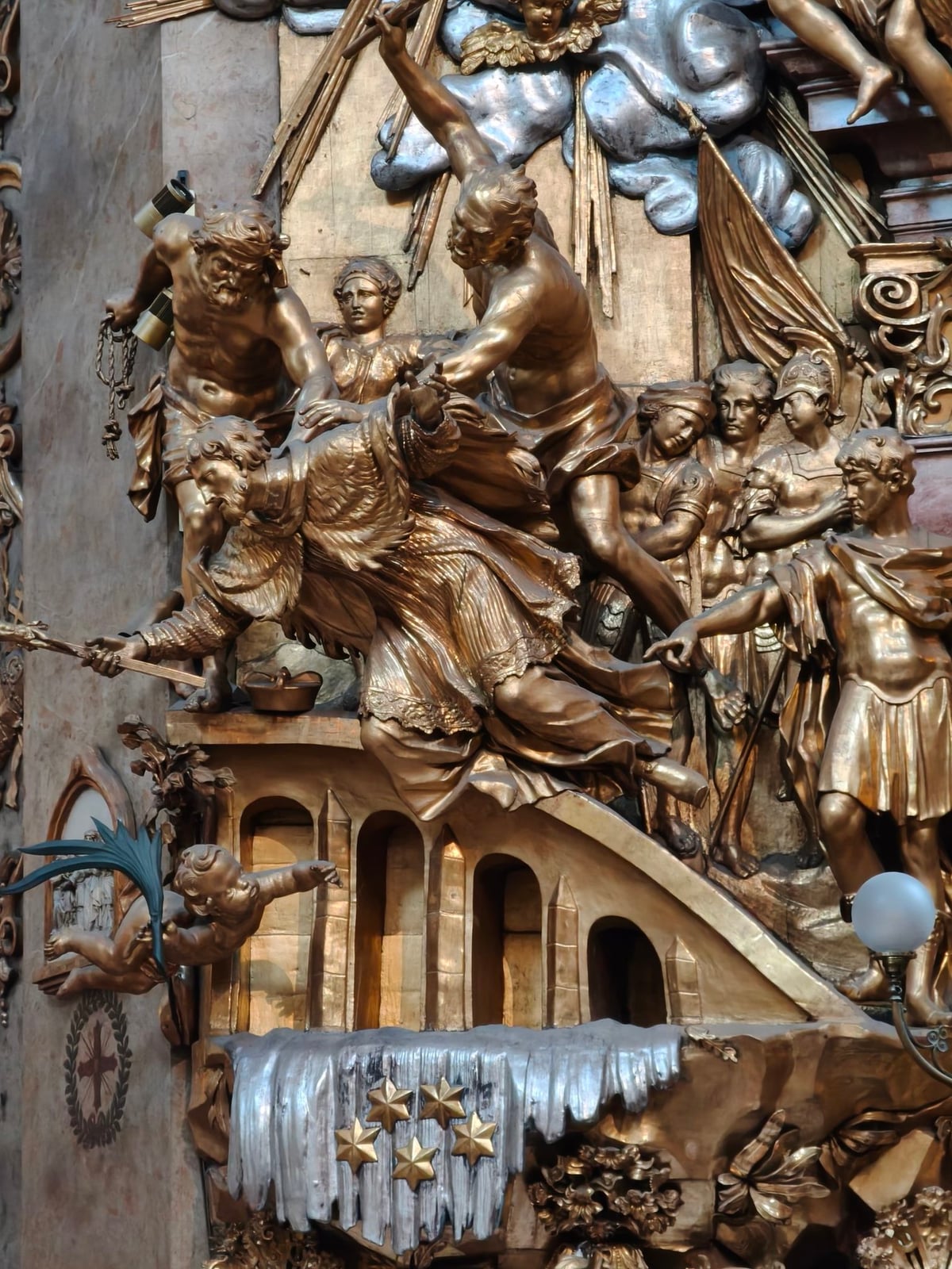 Iglesia barroca del centro de Viena y su interior