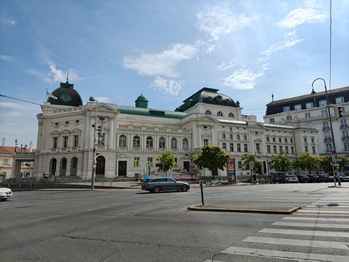 Edificios históricos y calles del centro de Viena
