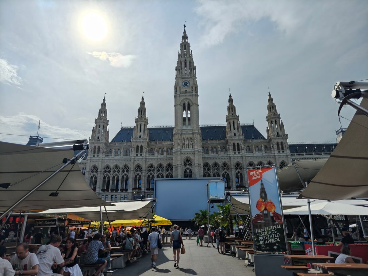 Mercado y plaza del centro de Viena